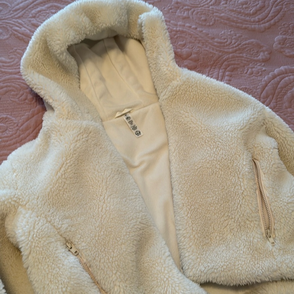 Alo Yoga Sherpa hooded jacket
